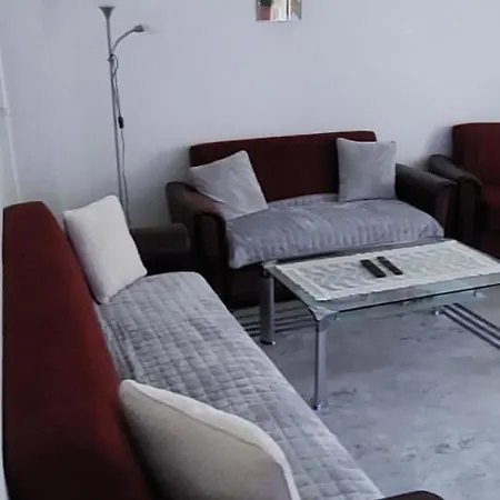 Private Apartment *